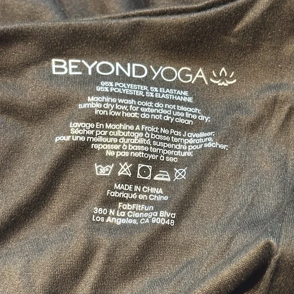 Beyond Yoga | Infinity Hidden Pocket Scarf in Black OS - Picture 8 of 8